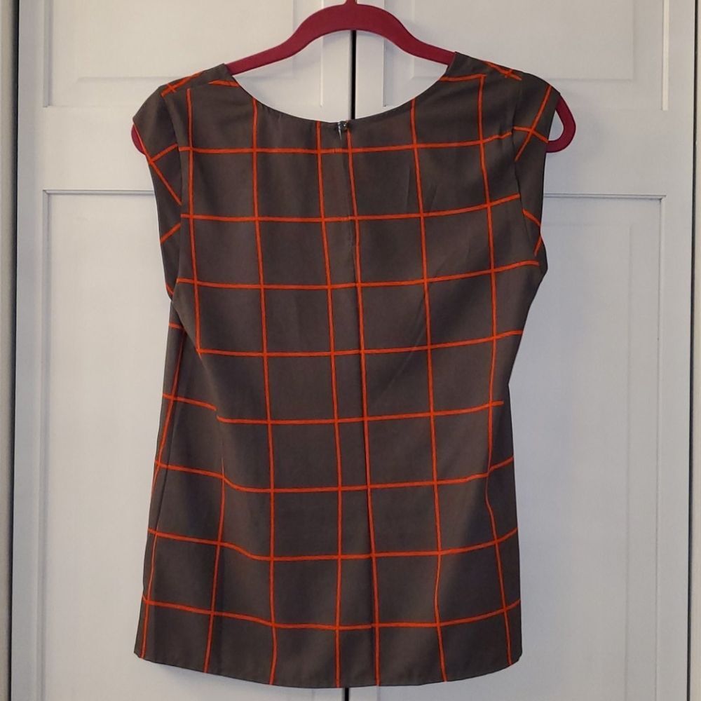 Retro Design Great Top! - Picture 3 of 4